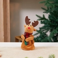 Elektrisches Weihnachts-Rentier-Stofftier mit roter Nase und Karoschal auf Webmatte - Kleines rotierendes Rentier Spielzeug