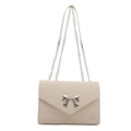 Sac bandoulière beige chic avec nœud métallique et bandoulière chaîne pour femme - Blanc