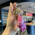 Seemuschel-Schlüsselanhänger in Pink-Weiß Marmoroptik mit goldener Glocke - Große Rosarote Marmor-Conch (pl-1166)
