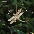 Ciondolo natalizio a forma di libellula dorata appeso a un ramo di albero di Natale - Stile Libellula