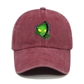 Gros plan de la broderie alien sur la casquette de baseball vintage bordeaux délavée - M (56-58cm) / Bordeaux