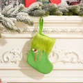 Chaussette de Noël en tricot vert avec lettre U en paillettes dorées et un bonnet - Lettre U