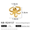 Detailansicht goldener Oktopus-Ring aus Edelstahl mit Maßen 1,8cm x 1,9cm und Gravur - Einstellbar Offen / Goldener Oktopus-Stil (NB-R241457)