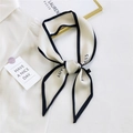 Piccolo foulard in seta crema con bordo nero e scritta LOVE a fiocco - Bianco Sporco