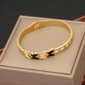 Gouden vlinder open manchetarmband met zwart en wit email en zirkonia accenten - Zwart-wit Vlinder Strass Stijl (4#)