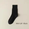 Damen einfarbige schwarze Baumwoll-Mittelwaden Socken, weich und bequem für den Alltag. - Crew-Socken / Schwarz