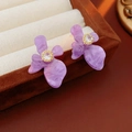 Detail of purple resin flower earrings with marble texture and central round zircon stud - Purple