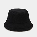 Primer plano de la textura del gorro de lana de cordero negra con forro térmico grueso - Talla única / Negro