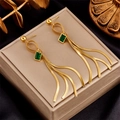 Gouden titanium stalen kwastjes oorbellen met smaragdgroene vierkante edelstenen luxe - Goud