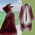 Poncho réversible à capuche rouge et beige avec motifs ethniques pour voyage d'hiver - Couleur 13