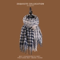 Sciarpa invernale con motivo pied-de-poule blu scuro e dettagli a frange eleganti - Nappa Colore Misto Pied de Poule Blu Navy Misto