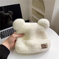 Berretto in maglia di peluche bianco con orecchie d'orso e etichetta in pelle - Orso d'Oro Bianco