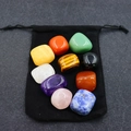 Poliertes Naturkristall-Set mit sieben Chakra-Steinen und schwarzem Kordelzugbeutel - DIY-Kombinationsstil / 7 Perlen Set