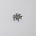 Primer plano de siete cuentas de acero inoxidable de 5mm con agujero de 2mm para joyería DIY - 5mm (Agujero de 2,0mm) / Color Acero