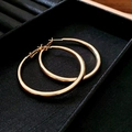 Orecchini a cerchio dorati con texture particolare in una scatola regalo nera elegante - Oro - Grande Cerchio a Bottone (Perno in Argento)