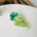 Dettaglio di un fermaglio per capelli a forma di medusa verde in acetato trasparente - Circa 13cm / Verde
