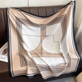 Elegante foulard quadrato 90cm con motivo patchwork geometrico in beige, nero e bianco - 90*90cm / Naturale Con Bordo Nero