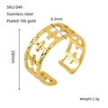 Detail van 18k vergulde roestvrijstalen ring met 8,3 mm kruisvormig opengewerkt patroon - Goud