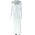 Dettaglio dell'abito lungo bianco monospalla con scollo asimmetrico e arricciature - S / Bianco