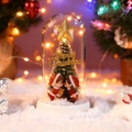Cúpula de cristal navideña con renos y figuritas de besos bajo un mini pino - Cúpula de Vidrio + Estilo Regular / Base Blanca + Árbol Verde + Pareja de Navidad