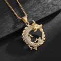 Collier avec pendentif dragon doré de luxe, cristaux étincelants et yeux en pierre rouge - Pendentif doré uniquement