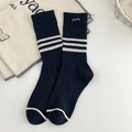 Klassische schwarze Socken mit weißen Streifen und minimalistischem Logo-Stoffetikett - Einheitsgröße / Marineblau