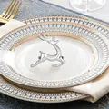Gepolijste zilveren metalen rendier servetring voor een elegante tafeldecoratie - Zilver Rennend Hert