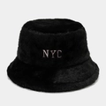 Plüschiger schwarzer NYC Fischerhut mit Stickerei für modische Herbst- und Winteroutfits - Einheitsgröße / Schwarz