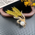 Broche épi de blé dorée vintage avec cristaux jaunes et une grande perle blanche - BZ059 Forme d'Épi de Blé