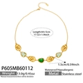 Detail van goudkleurige roestvrijstalen ketting met groene kristallen en hangers - Groen (P605)