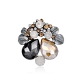 Broche de cristal vintage con piedras negras y champán sobre fondo blanco limpio - Negro y Champán Vintage (B221-A)