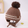 Gorro de punto marrón para niños con orejeras, rayas blancas y un pompón suave - Talla Única Niño / Café oscuro