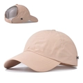 Detailsicht der beige atmungsaktive Baseballkappe mit transparentem PVC-Panel und Zopföffnung - Verstellbar / Pferdeschwanz Khaki (Maskenhaken)