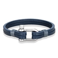 Dettaglio macro del bracciale in pelle blu a doppio strato con chiusura a U argento - Grigio Blu