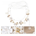Dettagli dell'accessorio sposa con fiori in argilla, cristalli e specifiche dimensioni - Cerchietto per capelli con fiori e strass / Oro