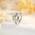 Zilveren hartvormige oorring met kruisreliëf en fonkelende zirkoniasteentjes - Zilver - Kruis Hart Hoop Oorbel (Enkel)