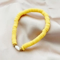 Bracciale bohémien in perline Heishi gialle con perla barocca su tessuto di raso rosa - Giallo