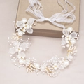 Detalle de diadema de novia con perlas blancas y alambre dorado en caja de regalo - 33CM / Dorado