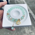 Exquisite pearl and green bead bracelet with golden cat pendant for stylish women - S050 - Golden Cat With Green Floral Pattern Bracelet #sz371