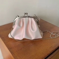 Sac dumpling froncé rose nacré avec chaîne argentée et fermoir vintage à cadre - Rose Perlé