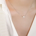 Collana minimalista francese con singola perla d'acqua dolce su catena in titanio argentato - 40+5cm / Argento