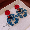 Boucles d'oreilles fleurs ajourées rétro avec disque acrylique rouge et bleu - Boucles d'oreilles pendantes fleurs ajourées vintage