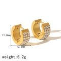 Macro detail of 18k gold plated stainless steel earrings with size 11.8mm and 13.5mm - Gold (TE6969-G)