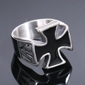 Anello biker vintage in acciaio inossidabile con croce lampo argento e smalto nero - US 7 / Colore acciaio con smalto colorato