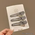 Détail de pinces à cheveux Y2K en métal argenté sur carte avec mesure de 6cm environ - Pince Bec de Canard Goutte d'Eau (M3-064) / 6cm