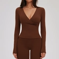 Donkerbruine dames yoga set met lange mouwen, V-hals wikkel-top en sportleggings - S / Chocoladebruin