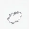 Minimalistischer S925 Sterlingsilber Ring mit asymmetrischen Zirkonia-Steinen - US 5 / Silber