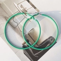 Grandes boucles d'oreilles créoles vertes mates avec finition en gomme douce - Peinture Caoutchouc Vert Foncé