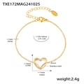 Macro shot of gold-plated stainless steel heart bracelet with 17x15mm zircon pendant - TXE172-Gold Heart Zirconia Bracelet