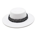 Elegante sombrero fedora blanco de lana con copa plana y cinta de borlas tejidas - M (56-58cm) / Blanco